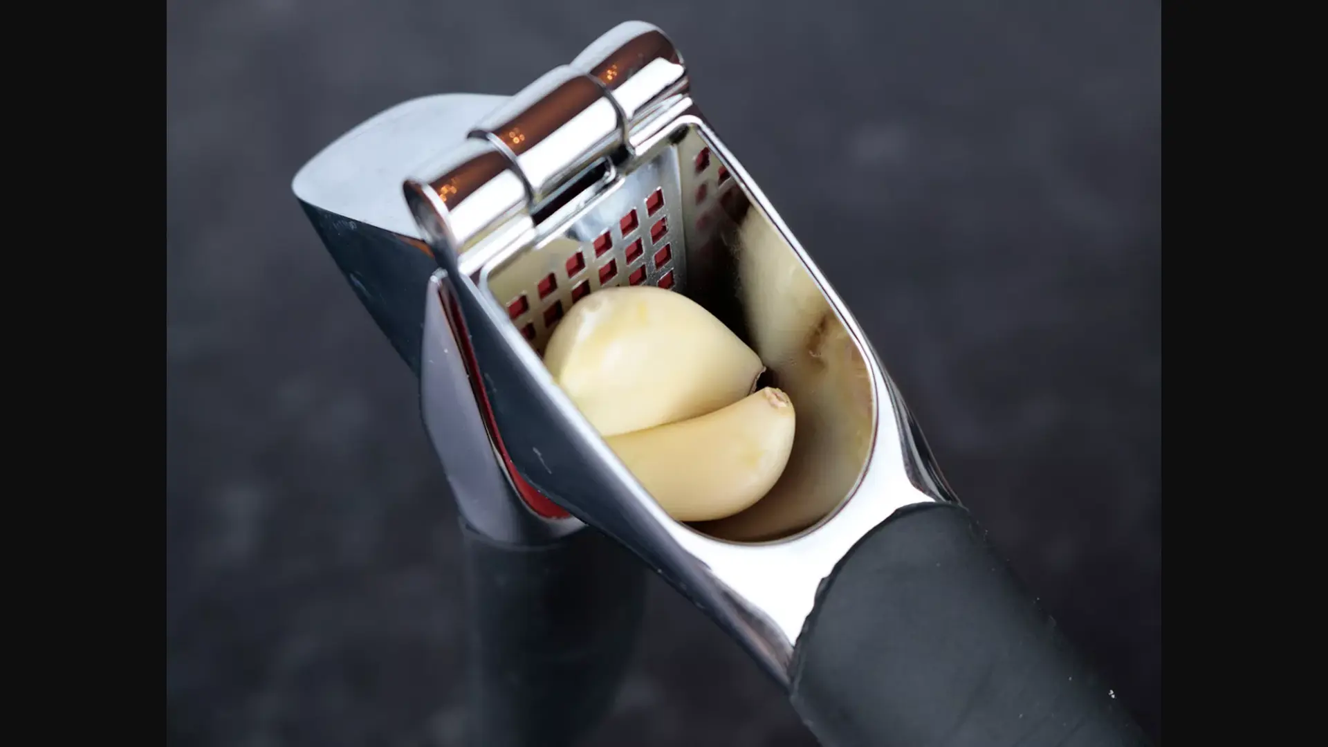 Garlic Press vs Garlic Mincer vs Knife — Which Should You Use?