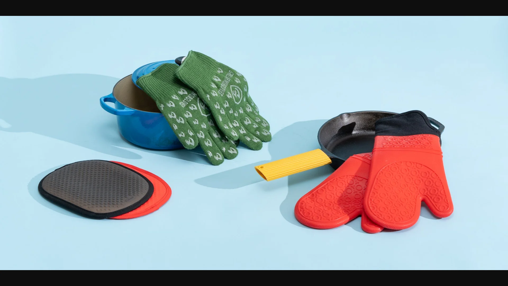 Best Heat-Resistant Oven Mitts — Temperature Ratings and Buying Guide